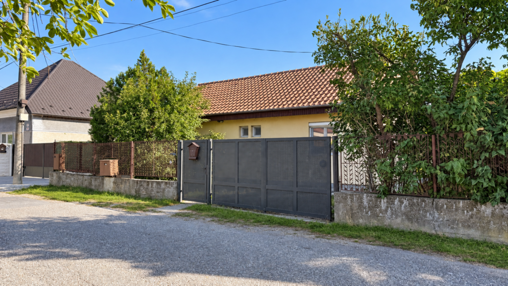 Na predaj 3-izbový rodinný dom v obci Okoč, ul. Podzáhradná – 3